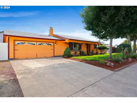 828 SE Shawnee Dr, Salem, OR 97317