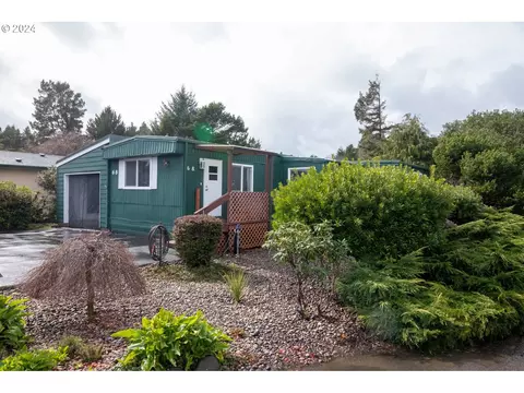 1600 Rhododendron Dr #68, Florence, OR 97439