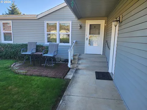 210 SE Cordelia Dr, Myrtle Creek, OR 97457