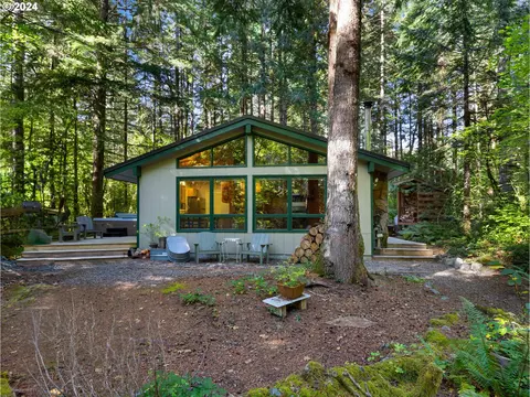 21214 E Crater Ct, Rhododendron, OR 97049