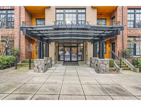 2350 NW Savier St #B304, Portland, OR 97210