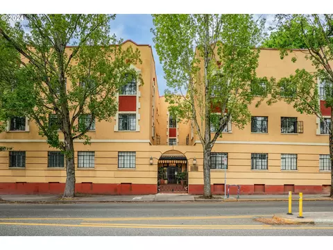 2829 SE Belmont St #101, Portland, OR 97214