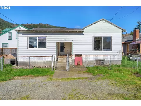 214 Birch Ave, Garibaldi, OR 97118