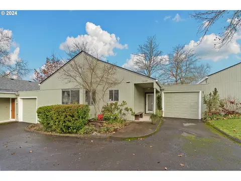 1640 NW Rolling Hill Dr, Beaverton, OR 97006