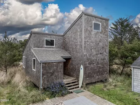 34485 Sandpiper Dr, Pacific City, OR 97135