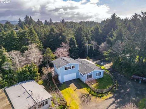 365 SW Pacific View St, Waldport, OR 97394