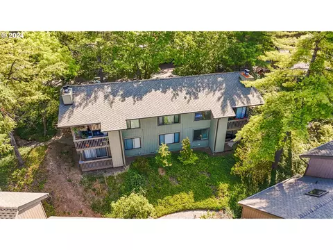 7702 SW Barnes Rd #D, Portland, OR 97225