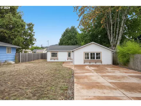 1363 Filbert St, Lebanon, OR 97355