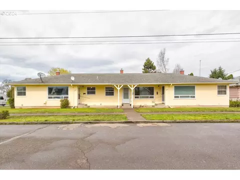 221 E 225 E Carolina St, Lebanon, OR 97355