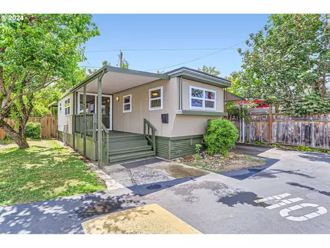 19605 River Rd #106, Gladstone, OR 97027