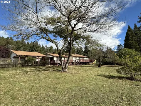 207 Scenic Rd, Days Creek, OR 97429