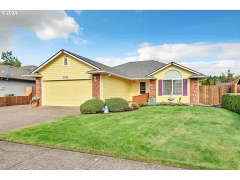 2082 Clark Ave, Cottage Grove, OR 97424