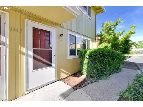 1941 W 17th Ave #B, Eugene, OR 97402