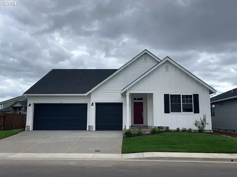 2457 W 15th Ave #119, Junction City, OR 97448