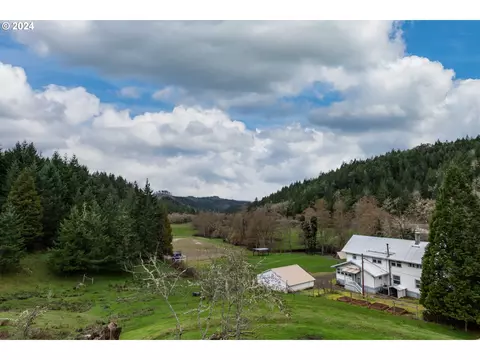 241 Karma Ln, Roseburg, OR 97470