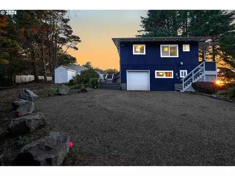 6255 NE Quay Ct, Lincoln City, OR 97367