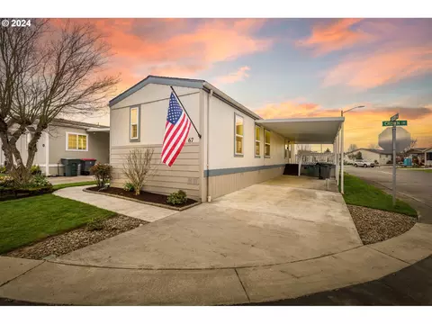 4155 NE Three Mile Ln #67, Mcminnville, OR 97128