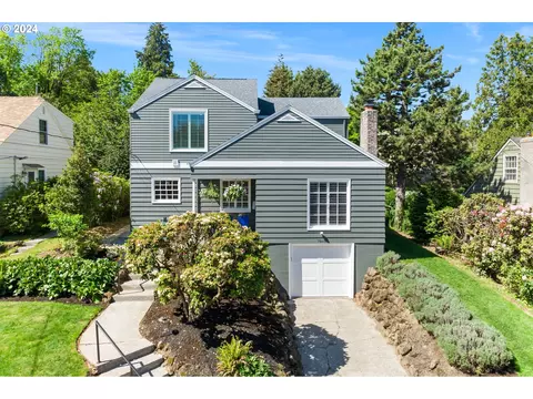 7849 SW 4th Ave, Portland, OR 97219
