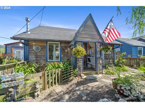 6516 SW Galley Ave, Lincoln City, OR 97367
