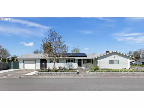341 Boden St, Junction City, OR 97448