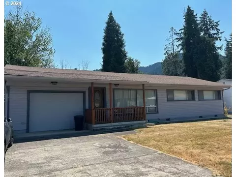 48336 Hills St, Oakridge, OR 97463