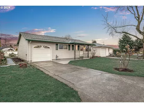 1587 Rainier Rd, Woodburn, OR 97071