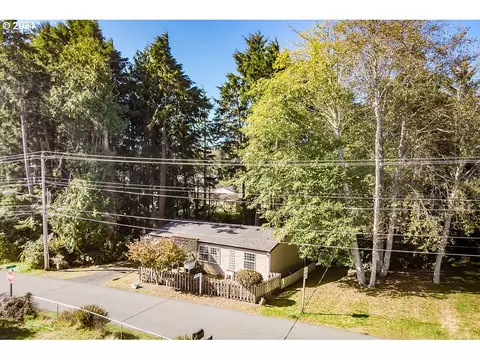 467 SE Port Ave, Lincoln City, OR 97367