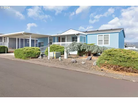 303 W Riverridge Ave, Roseburg, OR 97471
