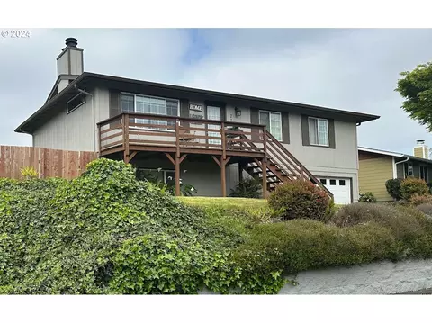777 Evergreen Loop, Reedsport, OR 97467