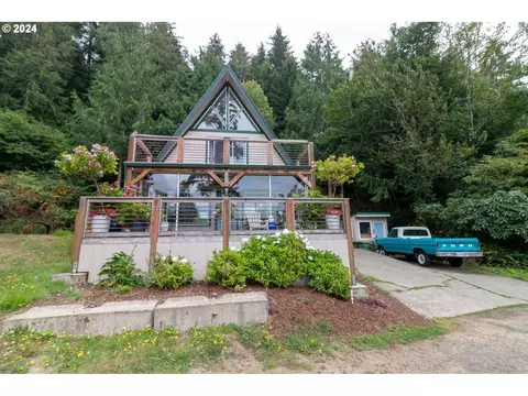 6051 Santa Rd, Florence, OR 97439