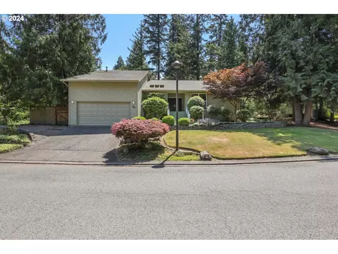 39 Walking Woods Dr, Lake Oswego, OR 97035