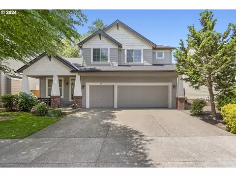 271 N Royal Oak St, Newberg, OR 97132