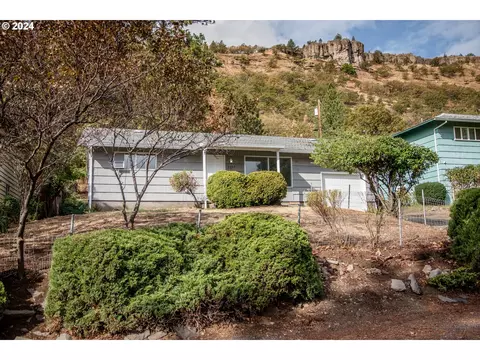 3332 W 13th St, The Dalles, OR 97058
