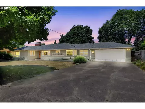 215 Myoak Dr, Eugene, OR 97404