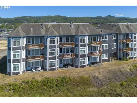 1108 S Holladay Dr #13, Seaside, OR 97138