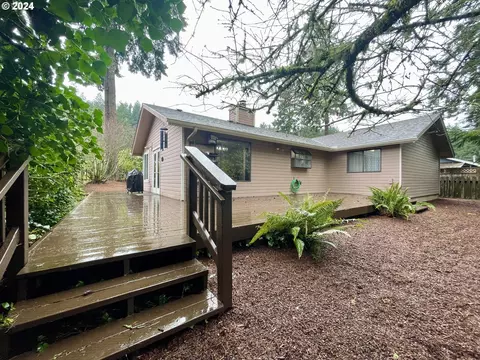 2085 Timberline Dr, Coos Bay, OR 97420