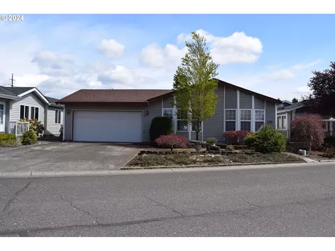 16500 SE 1st St #153, Vancouver, WA 98684