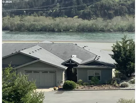 94534 Hume Rd, Gold Beach, OR 97444