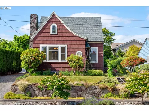 2010 E 8th St, Vancouver, WA 98661