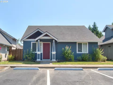 601 W 1st St #12, Newberg, OR 97132