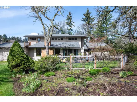 2320 Hawkins Ln, Eugene, OR 97405