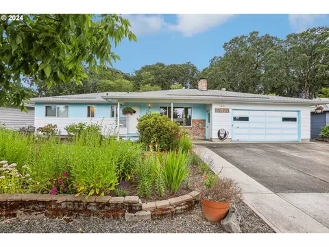 2250 NE Grant St, Hillsboro, OR 97124