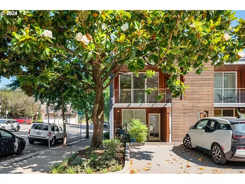 722 NW 24th Ave #201, Portland, OR 97210