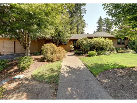 4270 SW 75th Ave, Portland, OR 97225