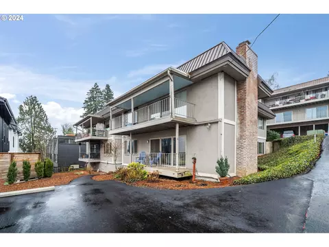750 1st St #C-16, Lake Oswego, OR 97034
