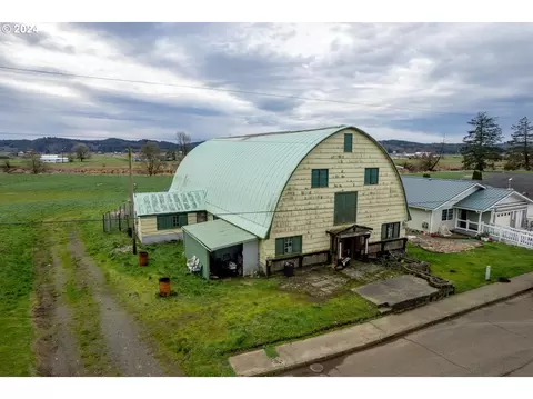 9 Th St #1300, Tillamook, OR 97141