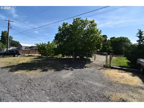 420 A St, Dallesport, WA 98617