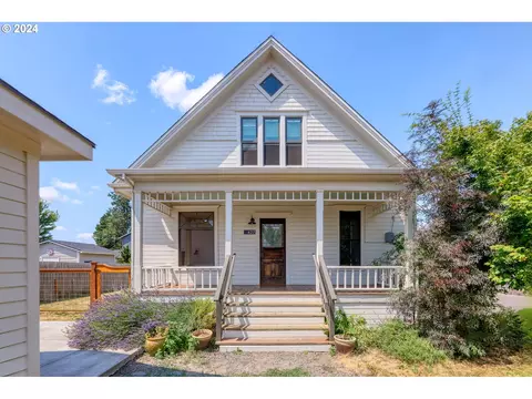 427 Grant St, Silverton, OR 97381