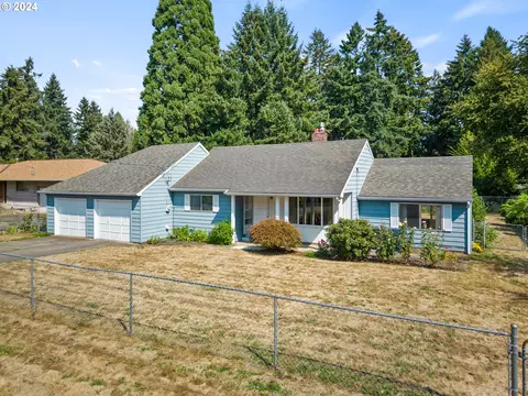 9938 SE Hollywood Ave, Milwaukie, OR 97222