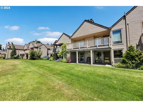 15719 SE 23rd St #114, Vancouver, WA 98683